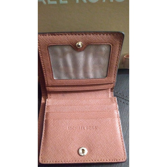 💵SOLD! Michael Kors wallet💵 - Picture 3 of 6